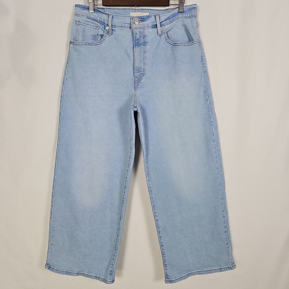 Levis High Rise Wide Leg Light Wash Blue Denim Jeans Women Size 31, Inseam 26.5"